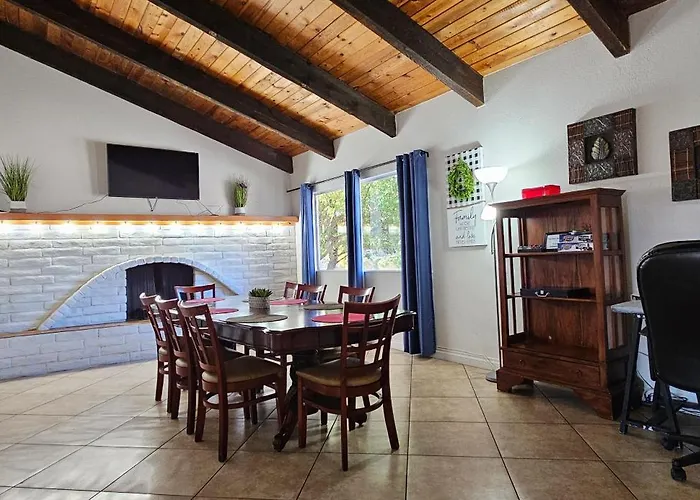 Rustic Warm Fireplace 5 Room Sleeps 16