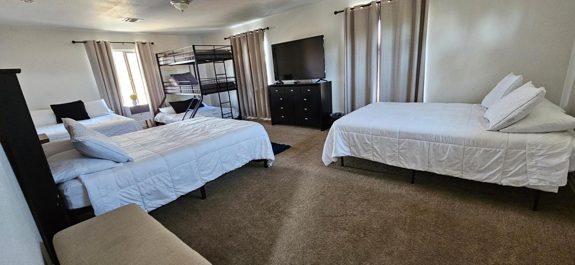 Rustic Warm Fireplace 5 Sleeps 16 Las Vegas